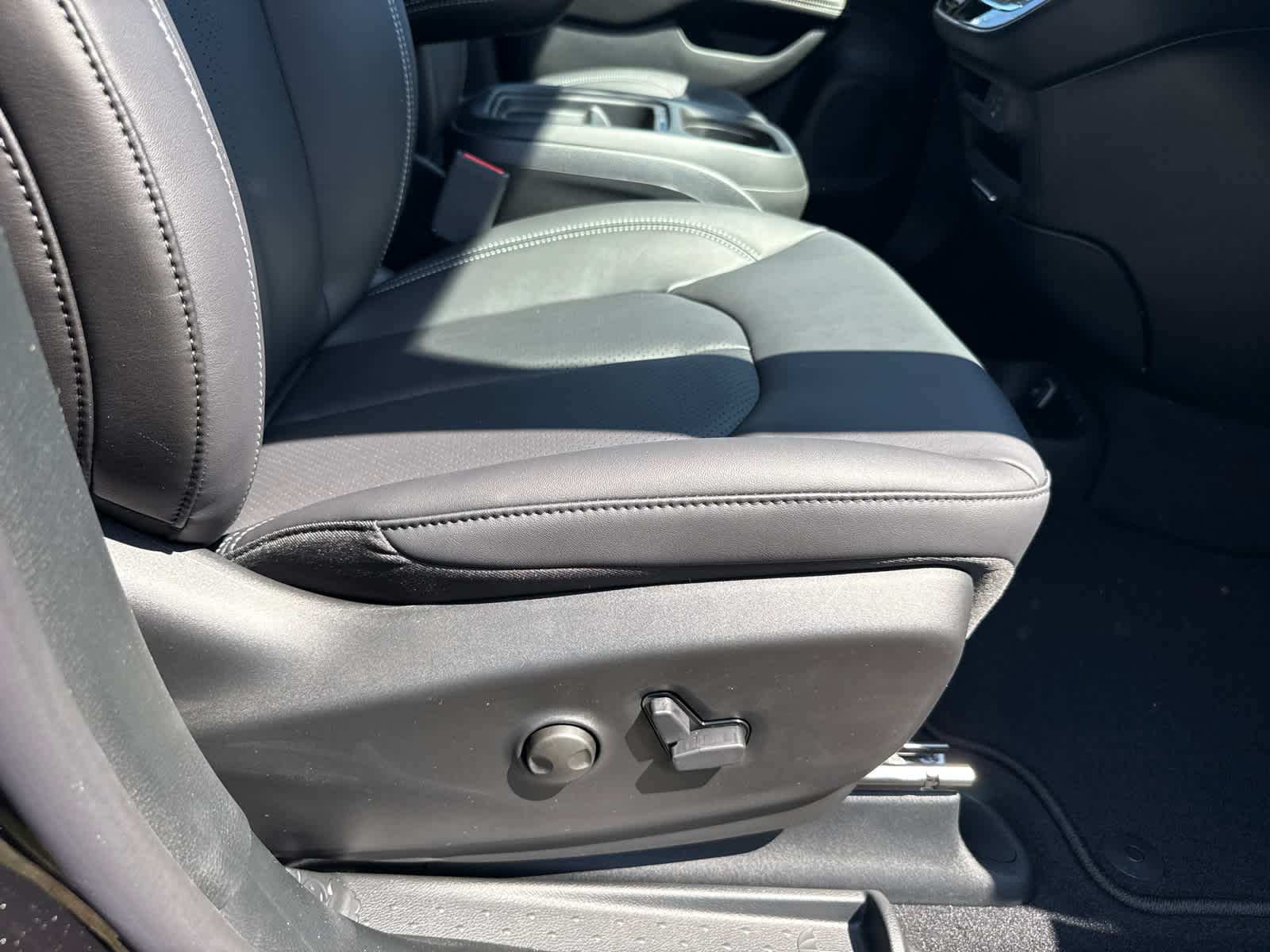 2027 Chrysler Pacifica PACIFICA SELECT