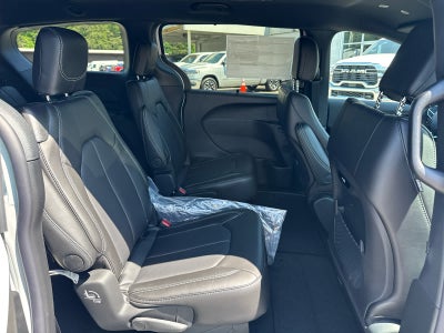 2027 Chrysler Pacifica PACIFICA SELECT