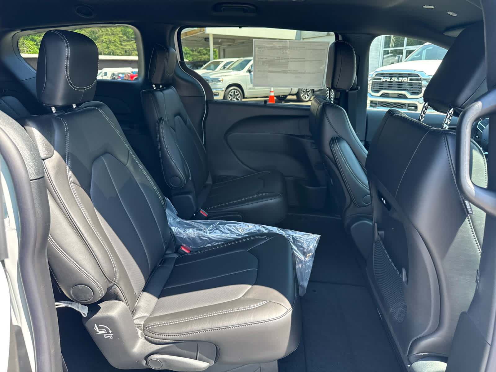 2027 Chrysler Pacifica PACIFICA SELECT