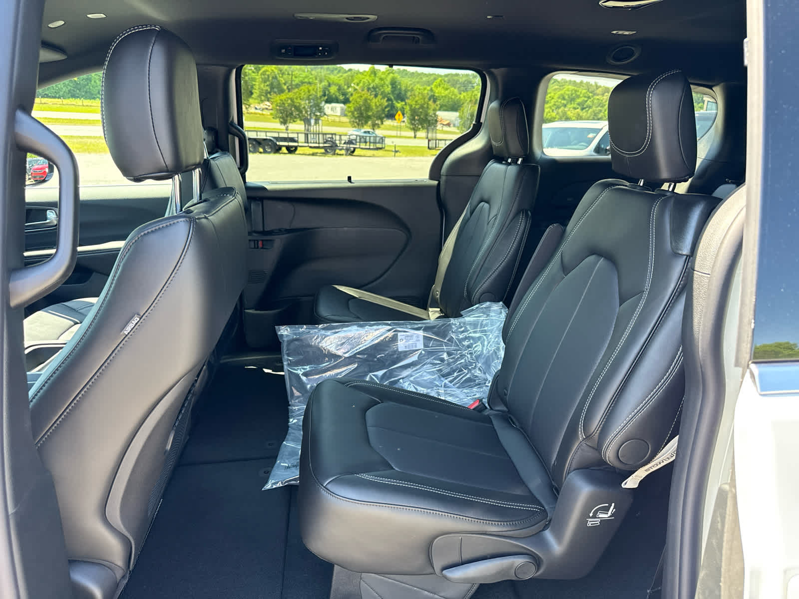 2027 Chrysler Pacifica PACIFICA SELECT