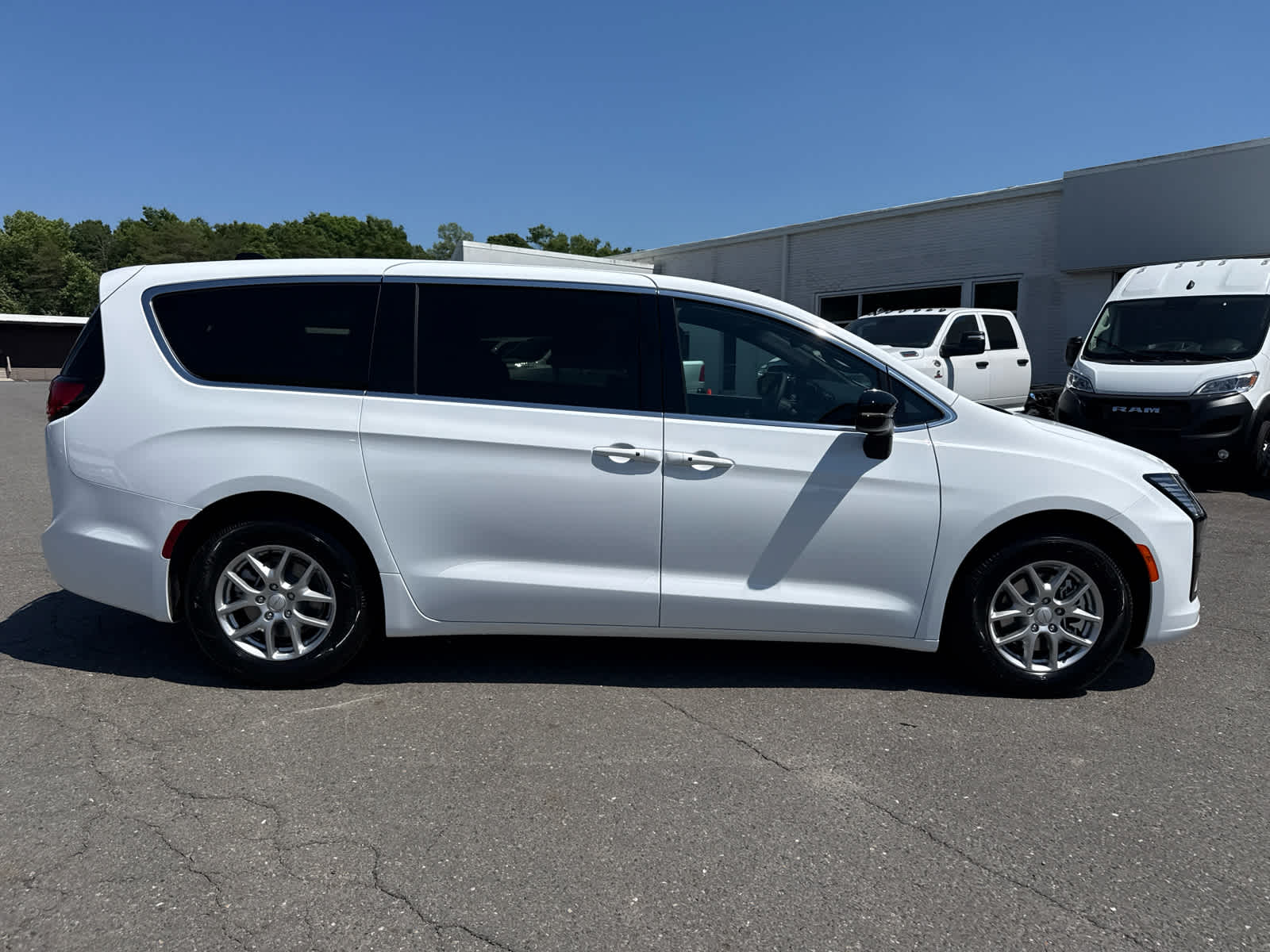 2027 Chrysler Pacifica PACIFICA SELECT