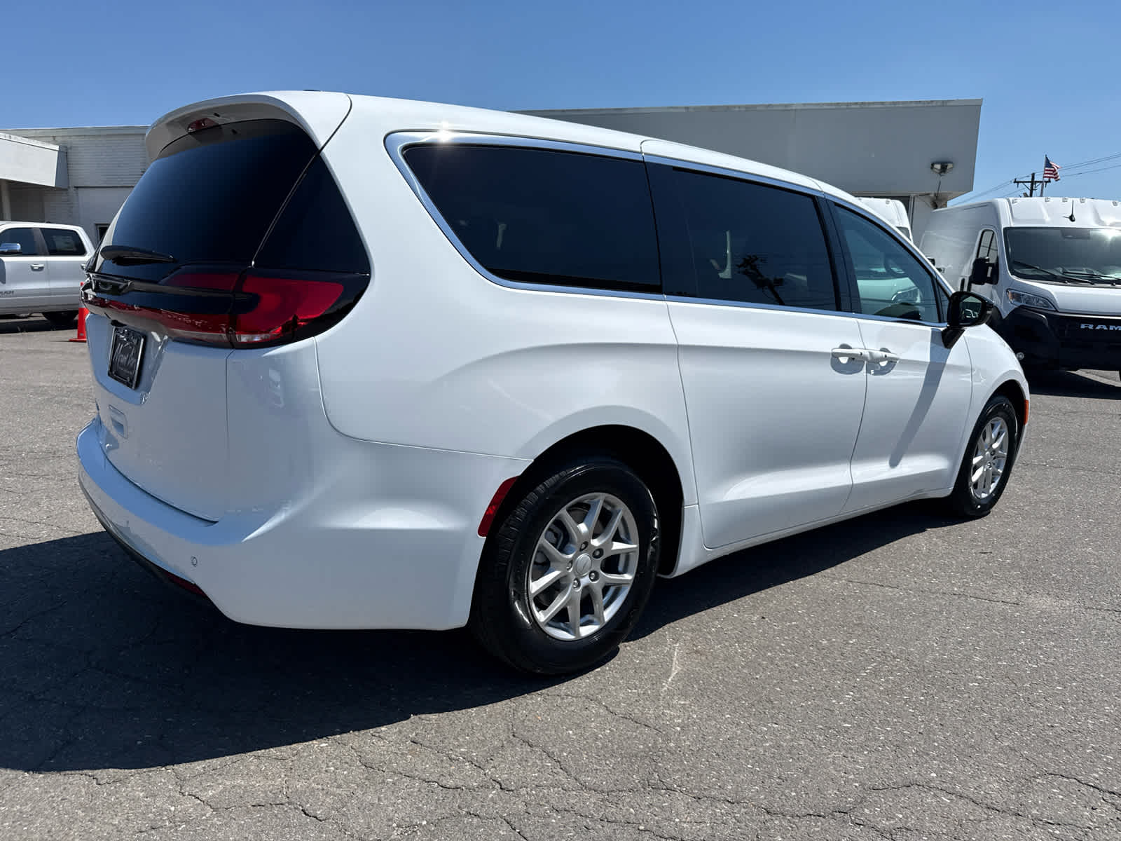 2027 Chrysler Pacifica PACIFICA SELECT