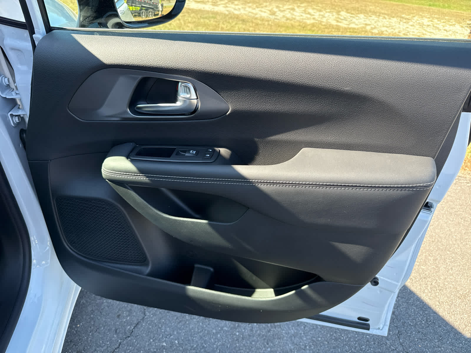 2026 Chrysler Voyager VOYAGER LX