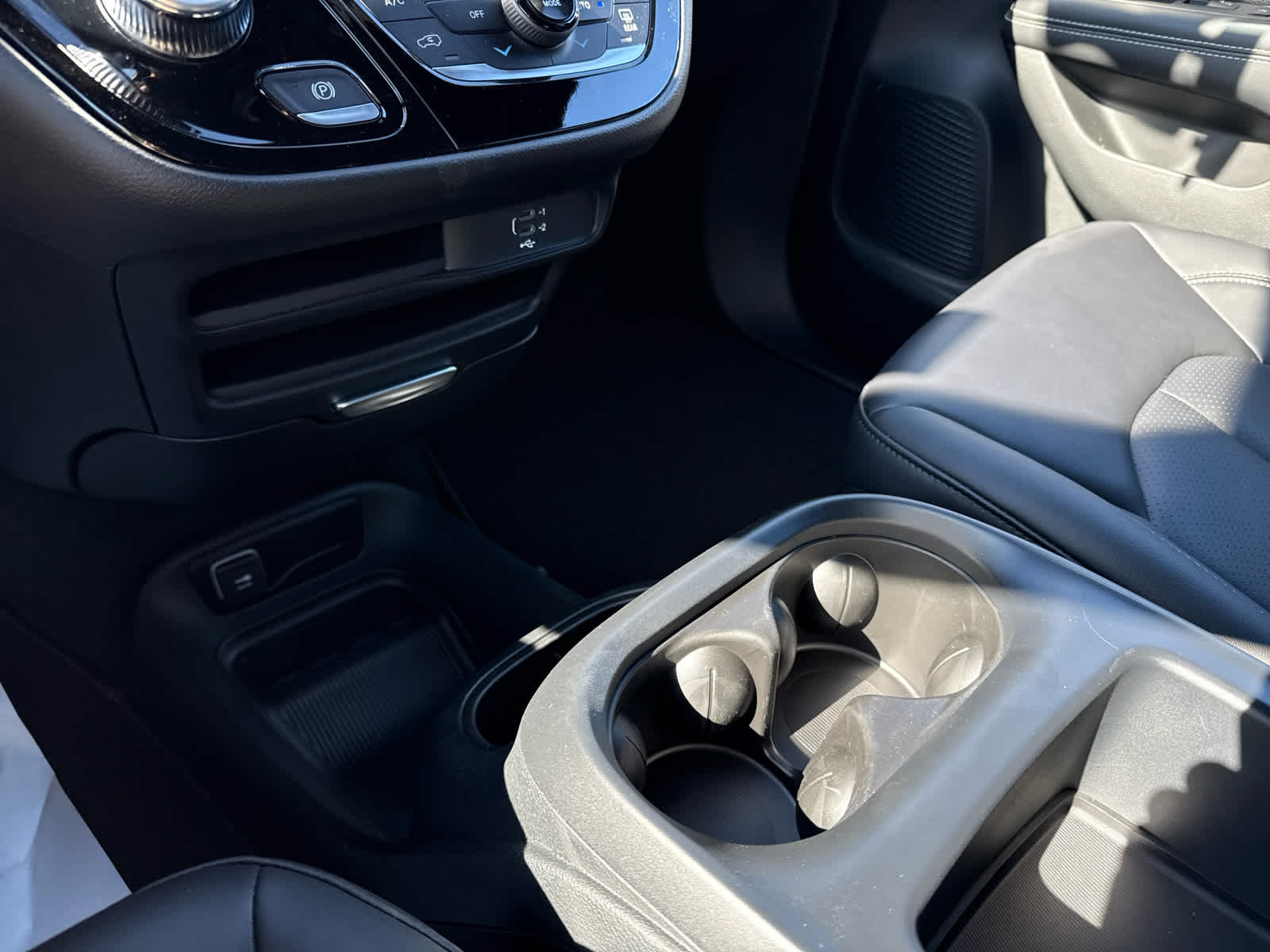 2026 Chrysler Voyager VOYAGER LX