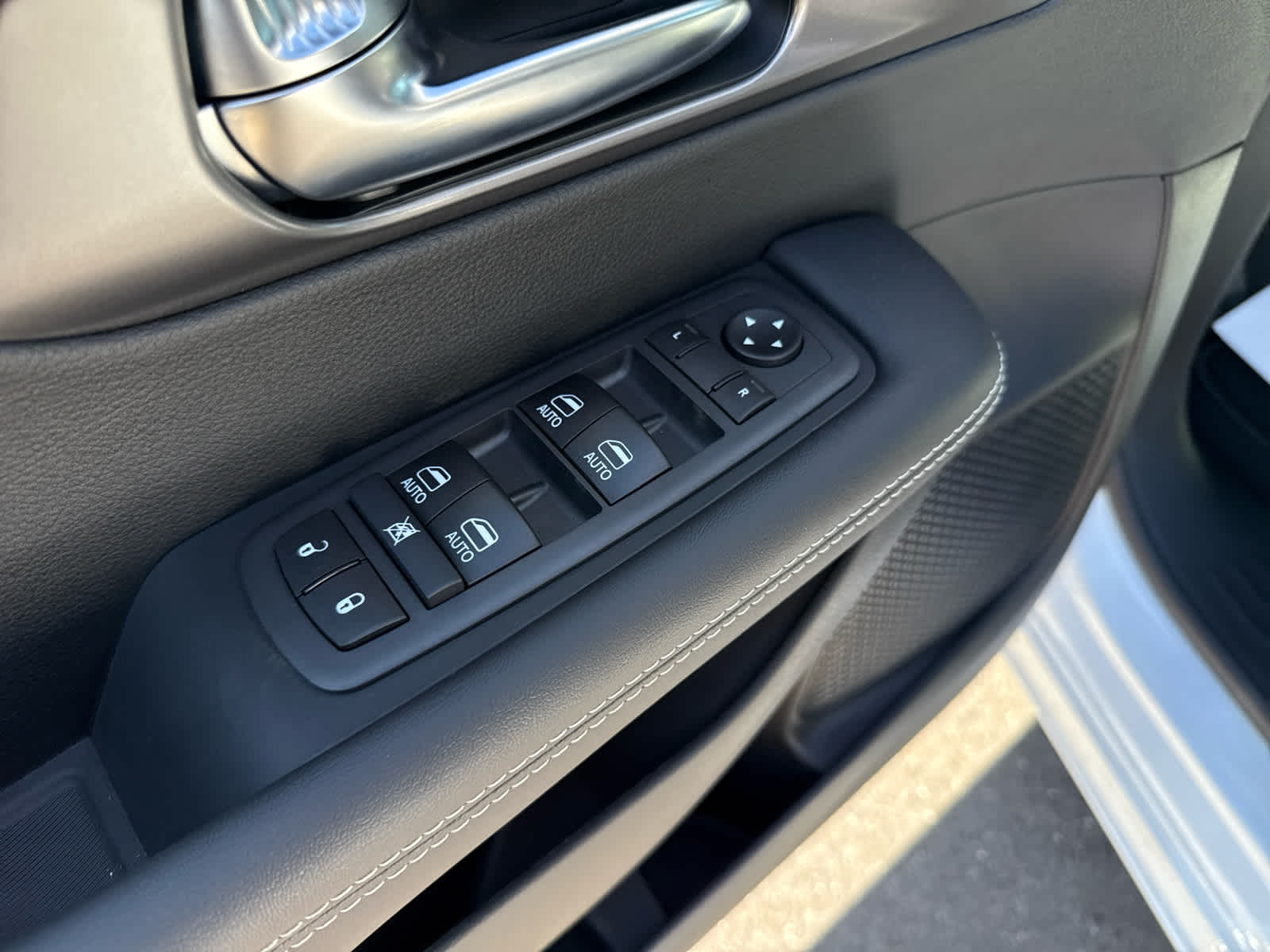 2026 Chrysler Voyager VOYAGER LX