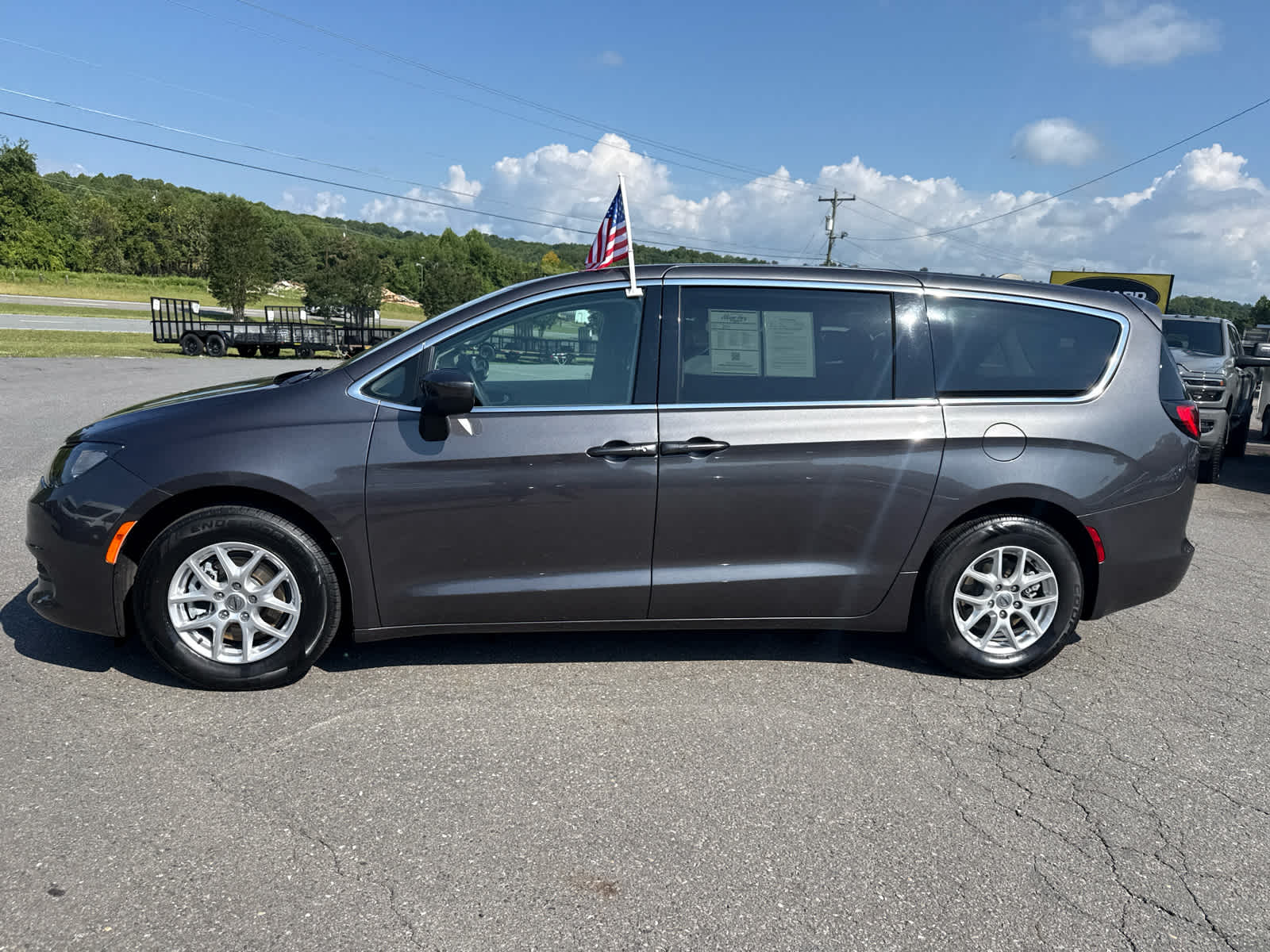 2023 Chrysler Voyager LX