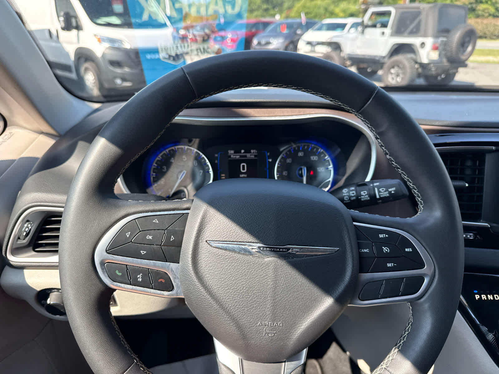 2023 Chrysler Voyager LX