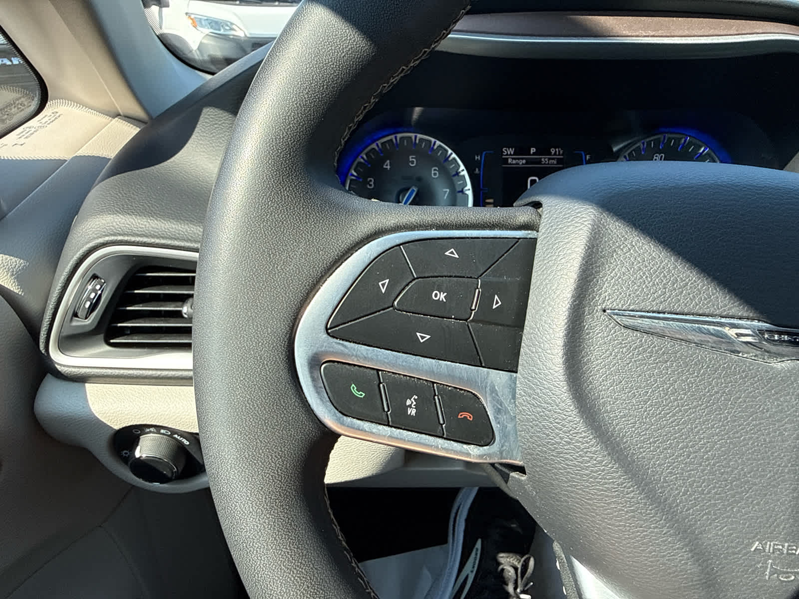 2023 Chrysler Voyager LX