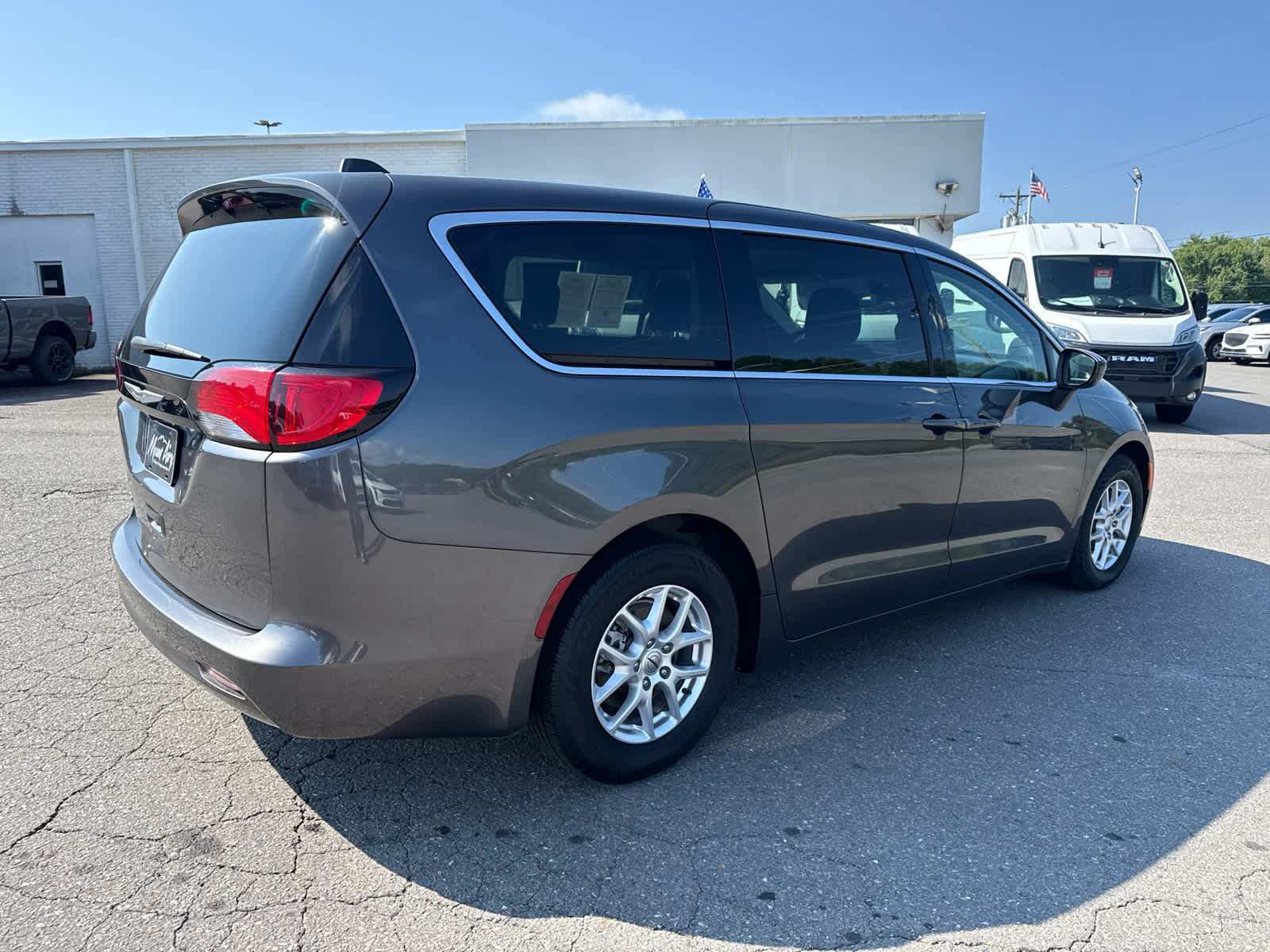 2023 Chrysler Voyager LX