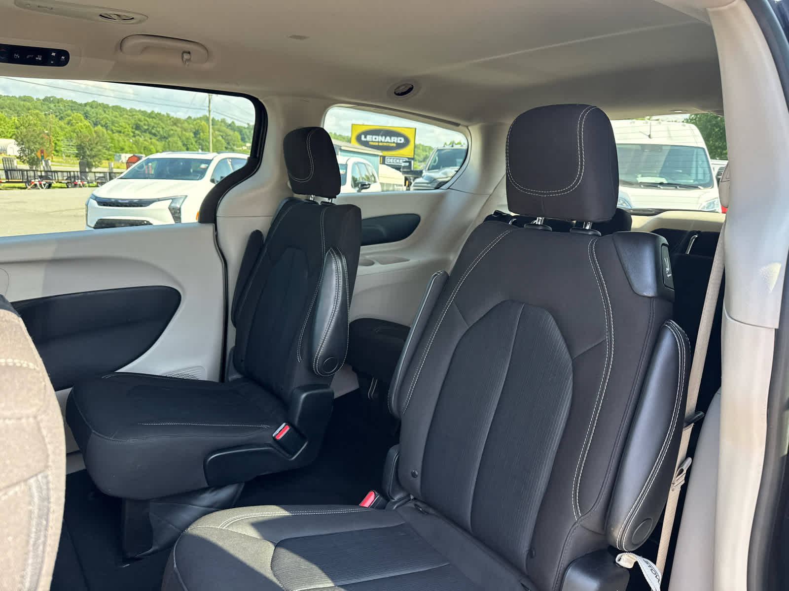 2023 Chrysler Voyager LX