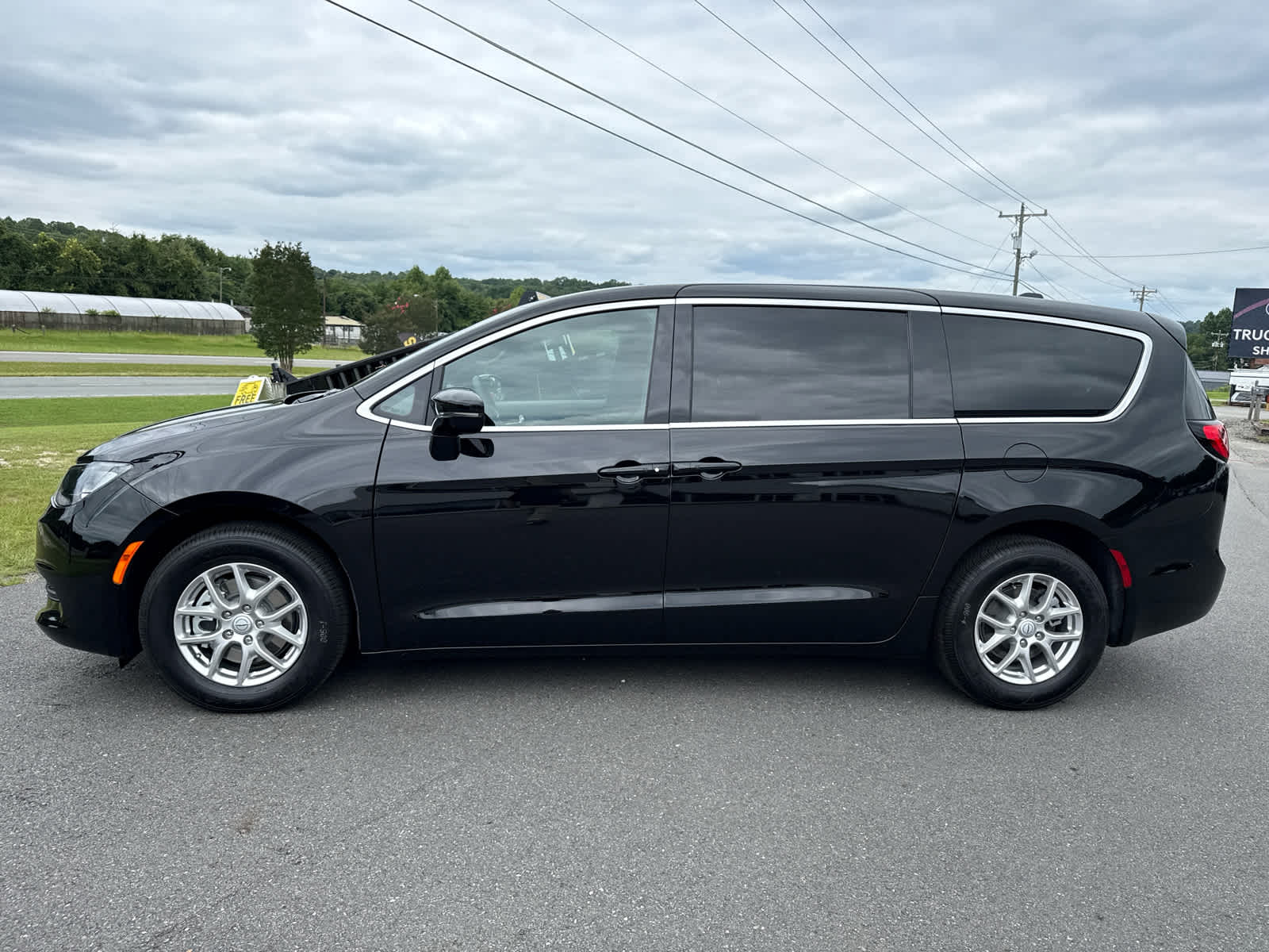 2026 Chrysler Voyager VOYAGER LX