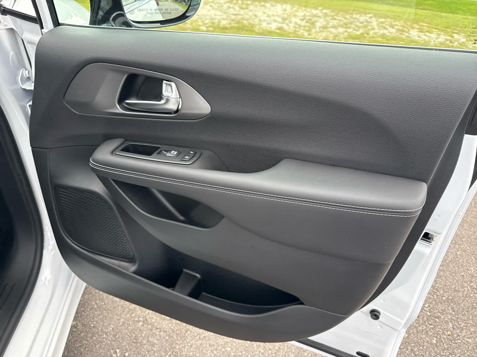 2026 Chrysler Voyager VOYAGER LX