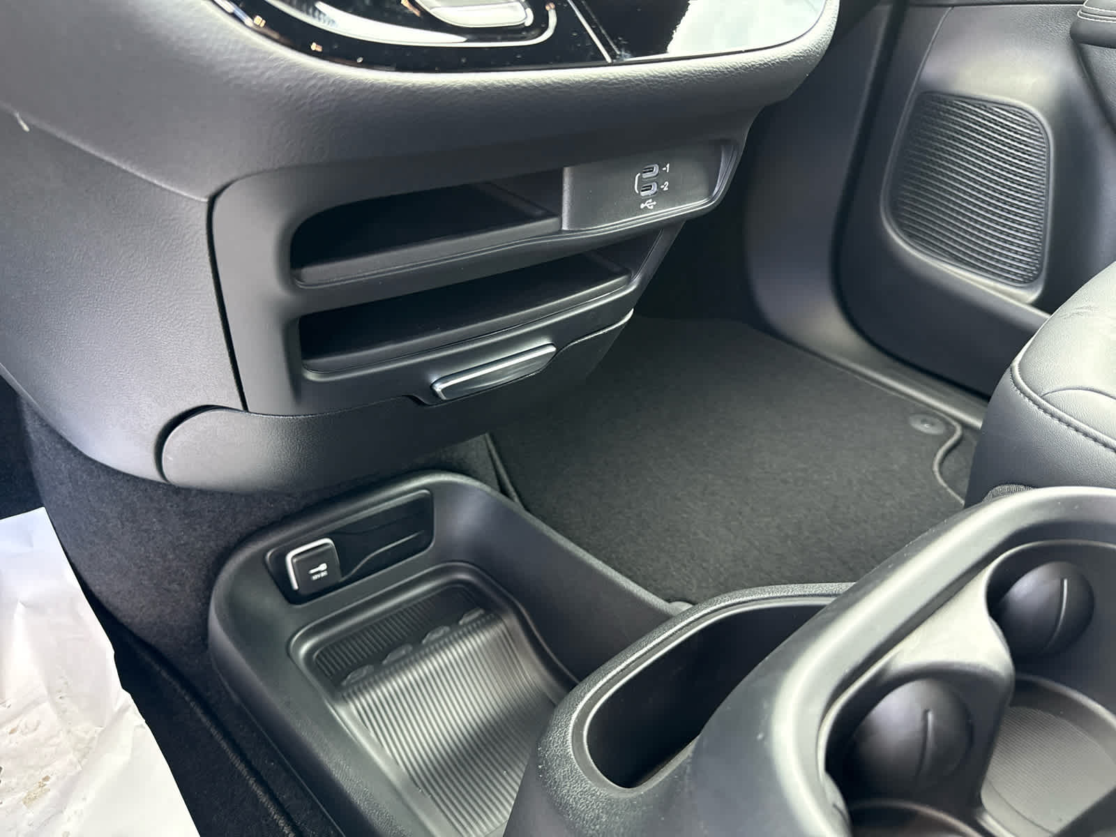 2026 Chrysler Voyager VOYAGER LX