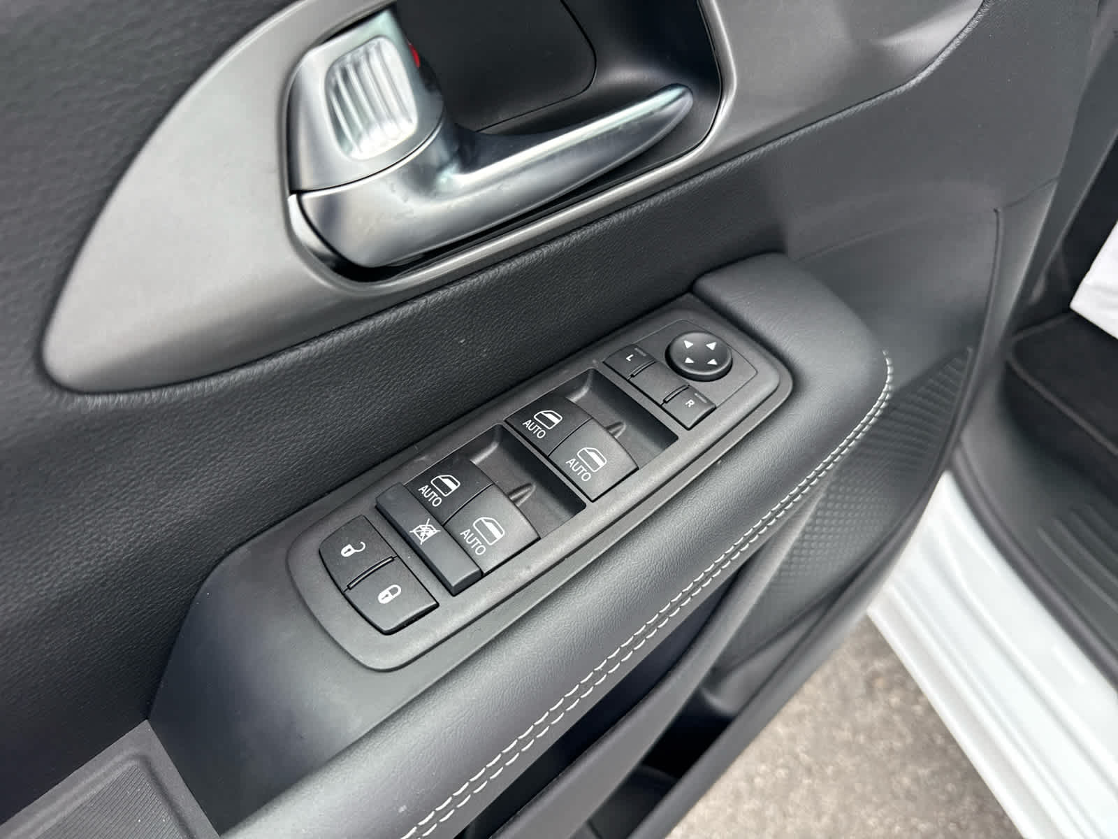 2026 Chrysler Voyager VOYAGER LX