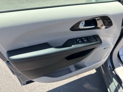 2022 Chrysler Pacifica Limited AWD