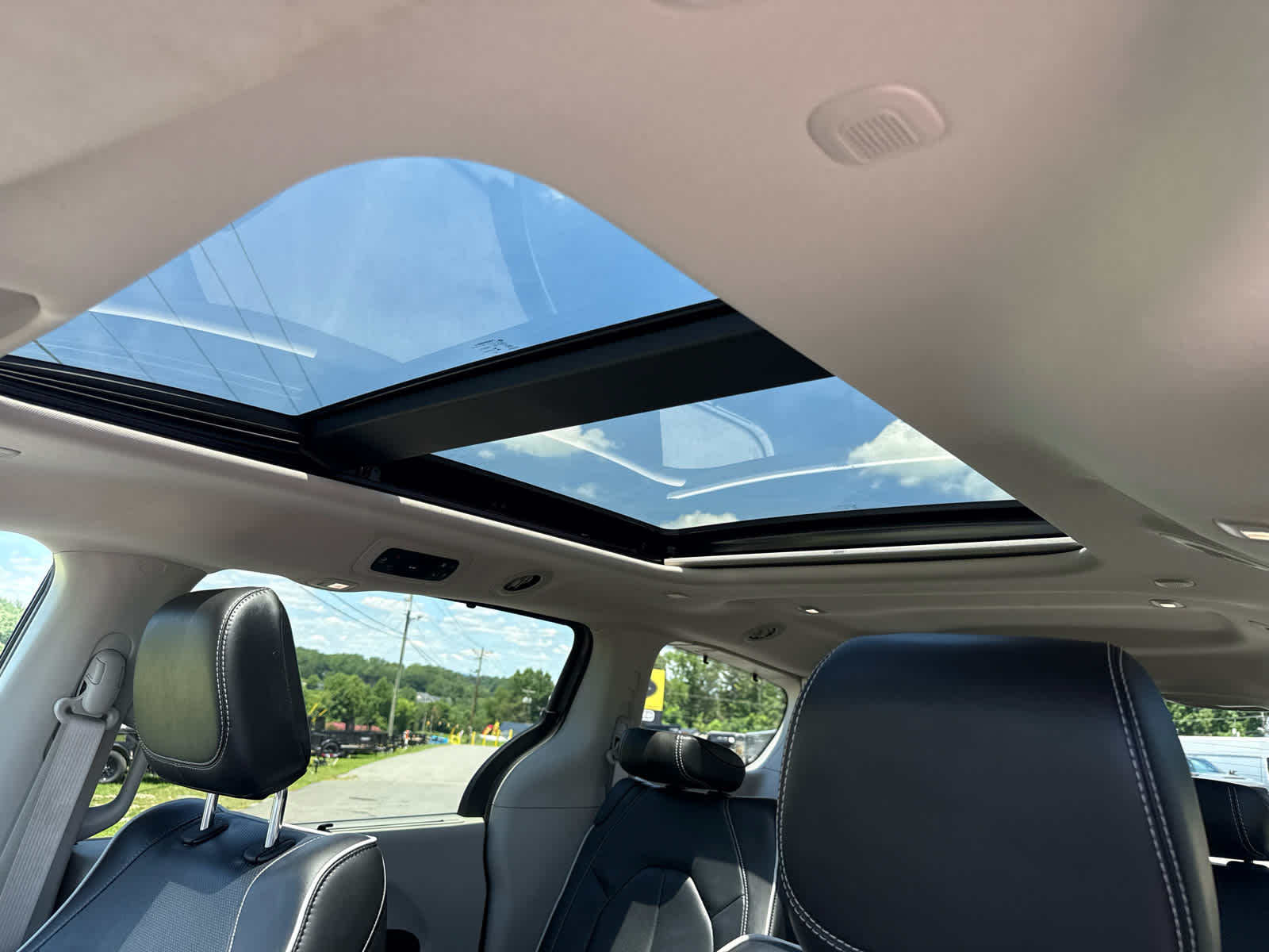 2022 Chrysler Pacifica Limited AWD