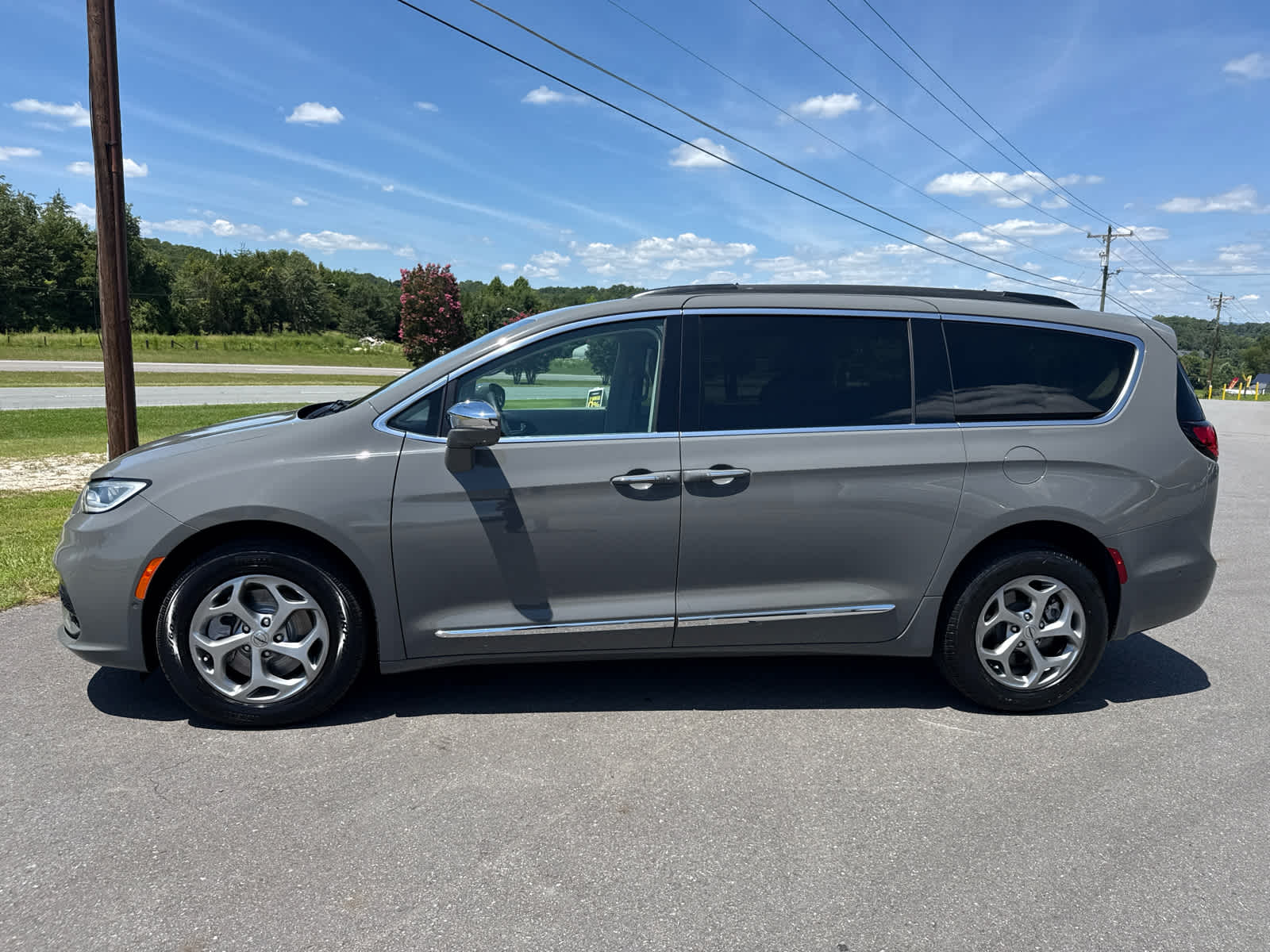 2022 Chrysler Pacifica Limited AWD