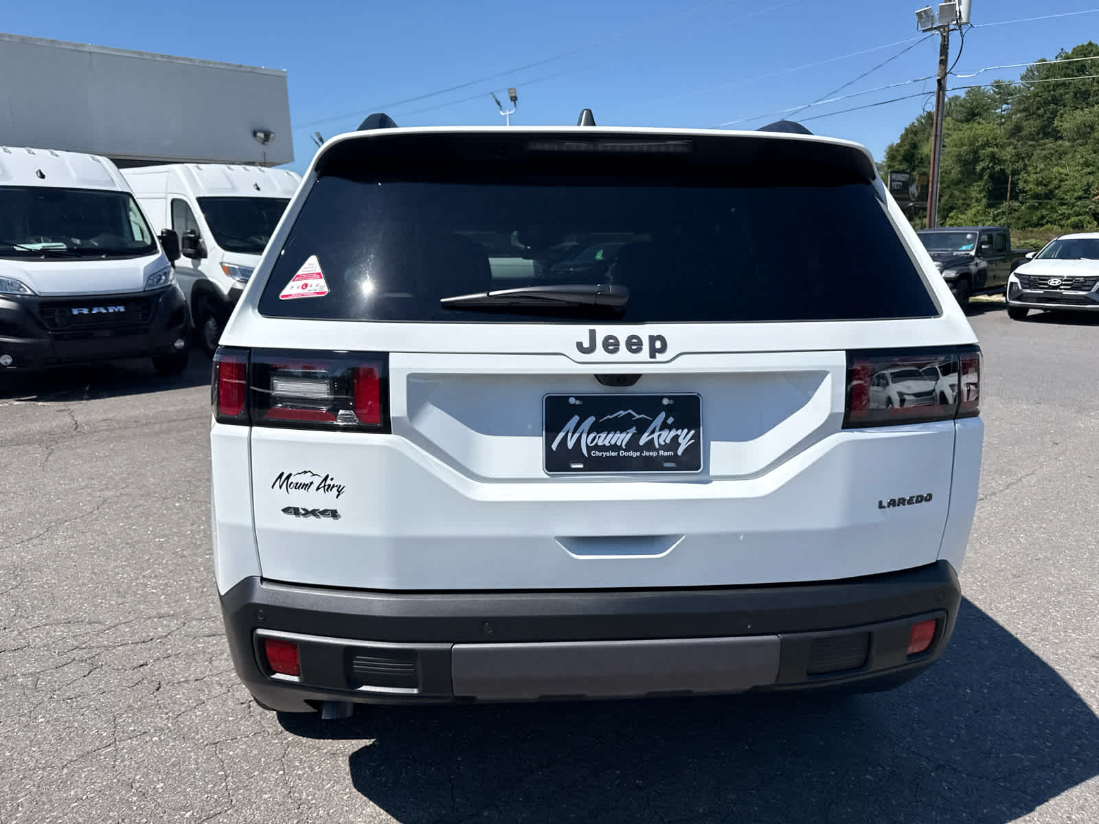 2026 Jeep Cherokee CHEROKEE LAREDO 4X4