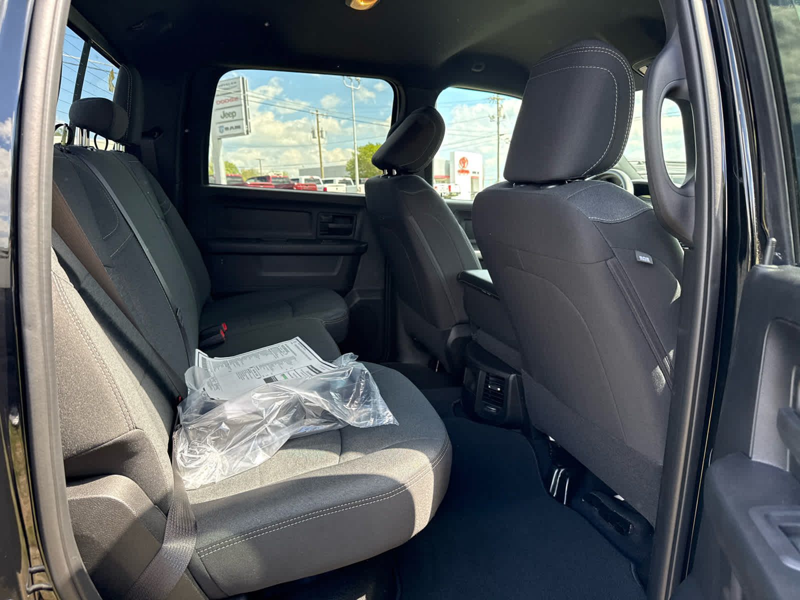 2026 RAM Ram 2500 RAM 2500 BLACK EXPRESS CREW CAB 4X4 6'4' BOX