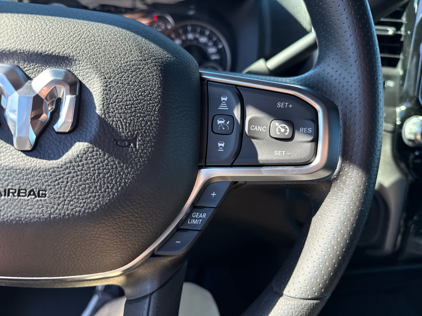 2026 RAM Ram 2500 RAM 2500 BLACK EXPRESS CREW CAB 4X4 6'4' BOX