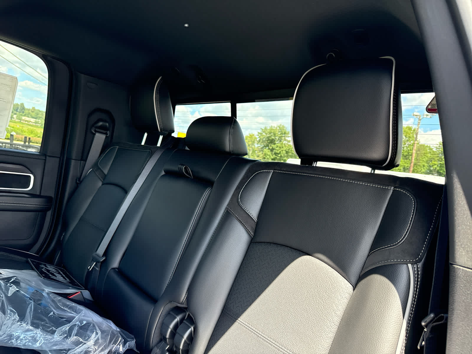 2025 RAM Ram 2500 RAM 2500 LARAMIE MEGA CAB 4X4 6'4' BOX