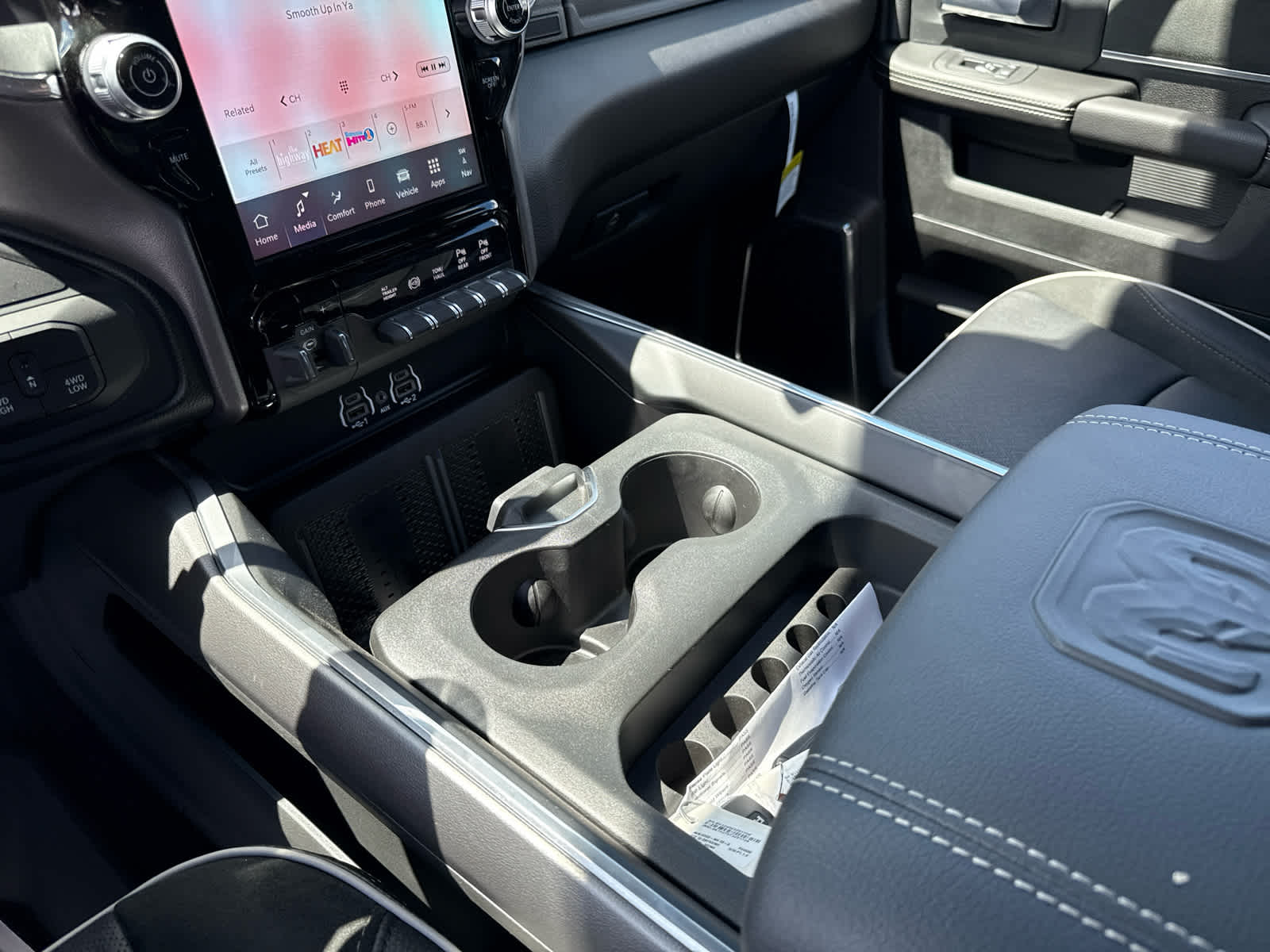 2025 RAM Ram 2500 RAM 2500 LARAMIE MEGA CAB 4X4 6'4' BOX