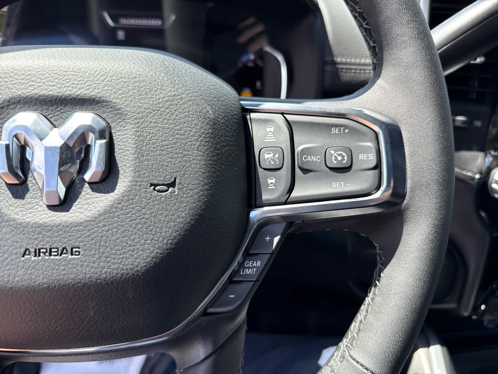 2025 RAM Ram 2500 RAM 2500 LARAMIE MEGA CAB 4X4 6'4' BOX