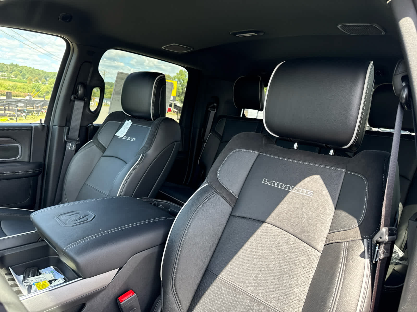 2025 RAM Ram 2500 RAM 2500 LARAMIE MEGA CAB 4X4 6'4' BOX