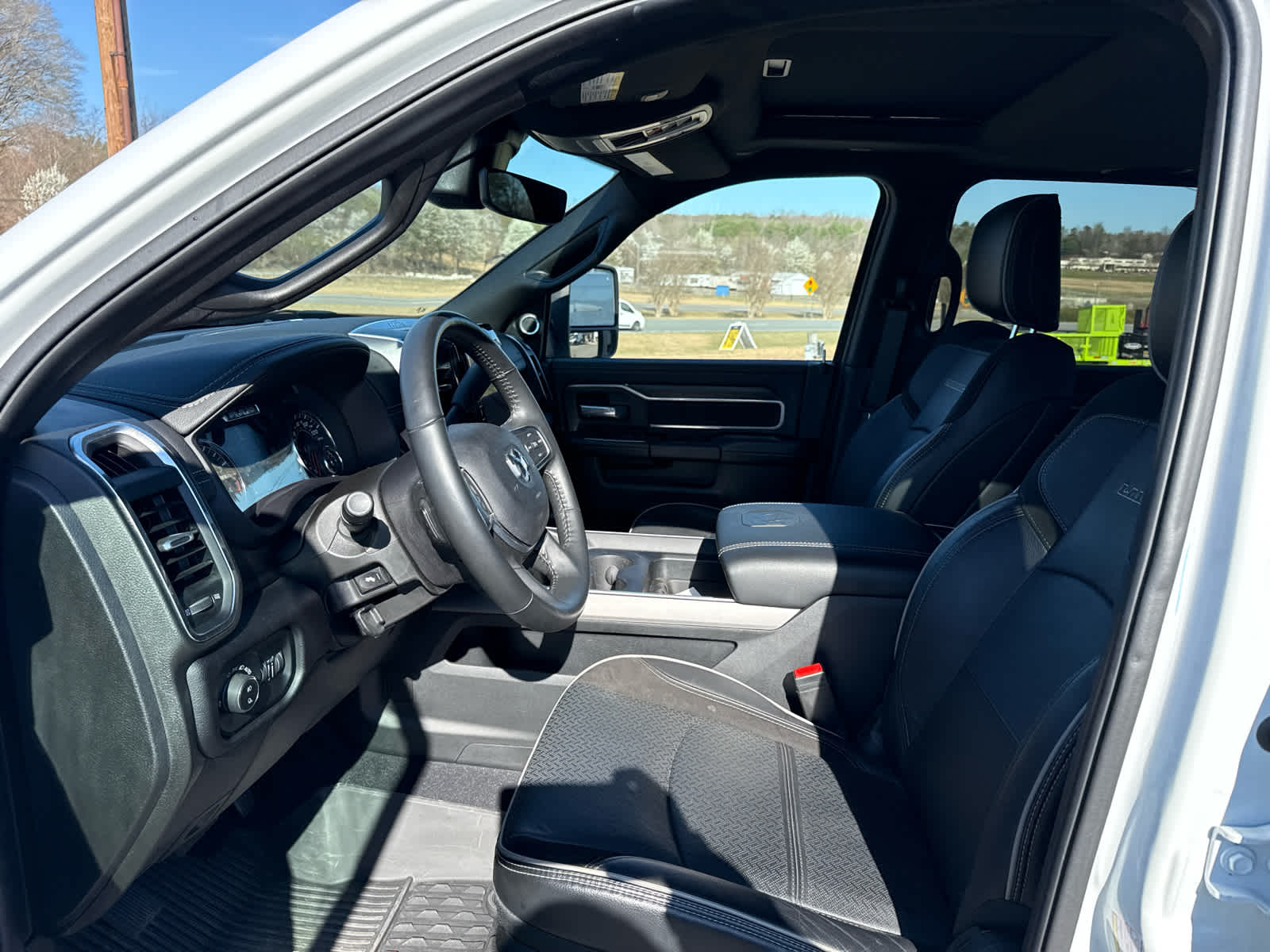 2024 RAM 3500 Laramie Crew Cab 4x4 8' Box