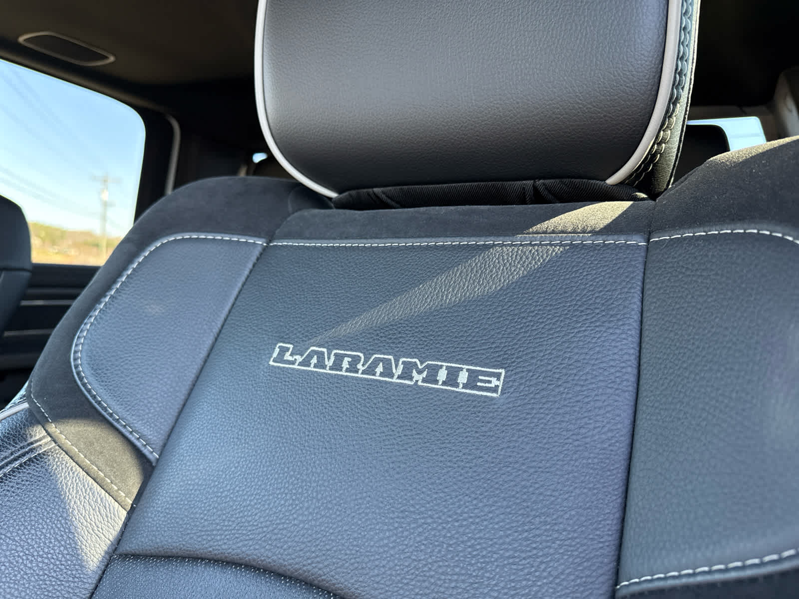 2024 RAM 3500 Laramie Crew Cab 4x4 8' Box