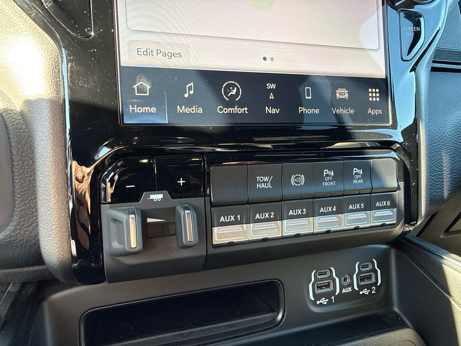 2024 RAM 3500 Laramie Crew Cab 4x4 8' Box