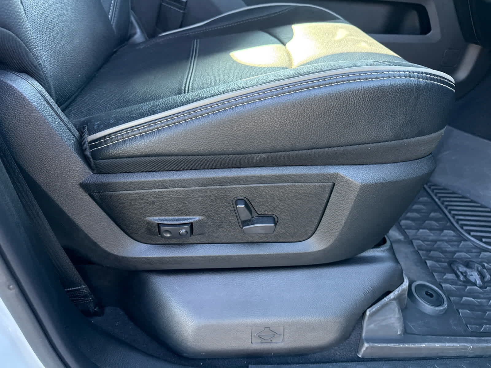 2024 RAM 3500 Laramie Crew Cab 4x4 8' Box