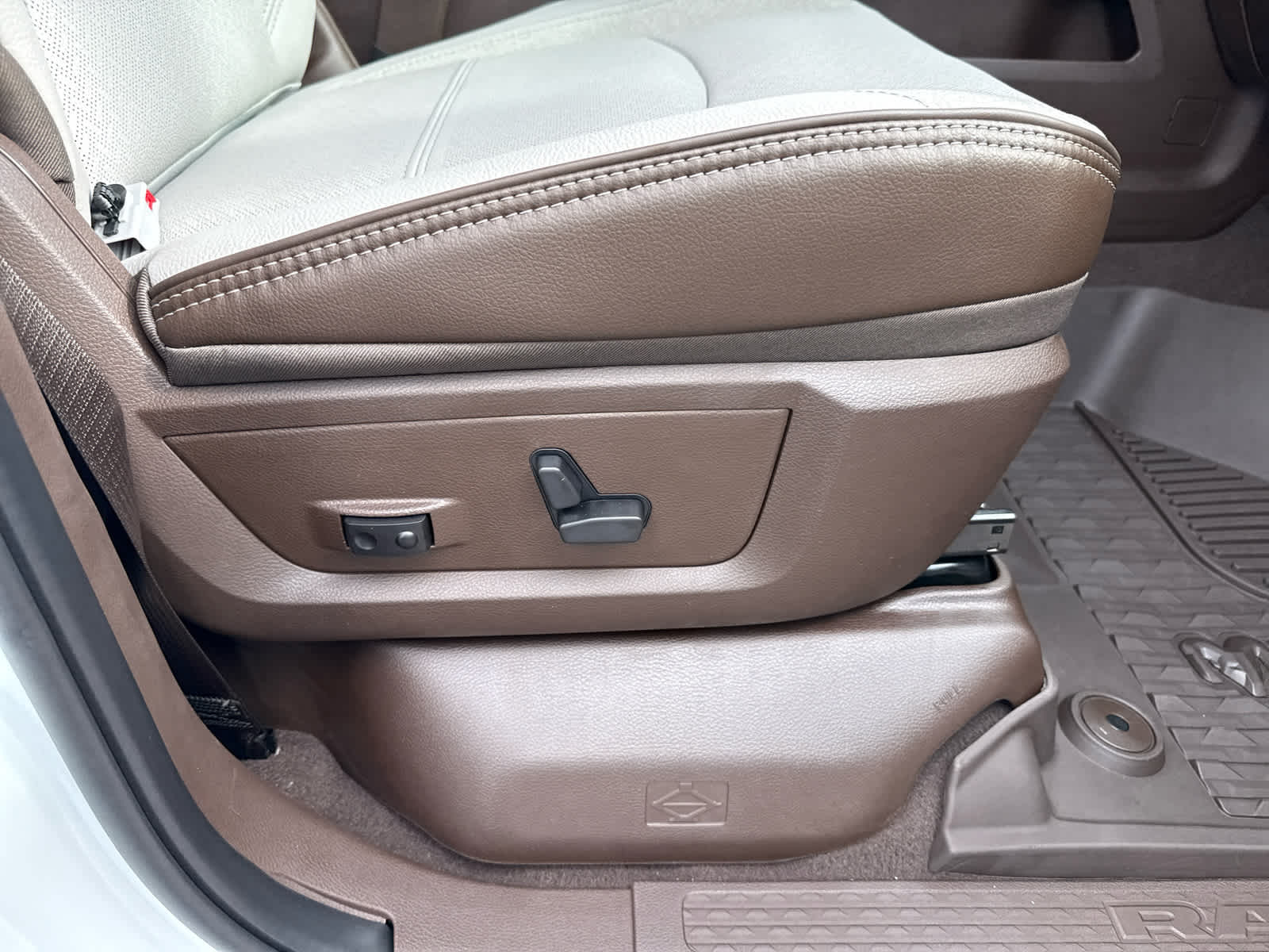 2026 RAM Ram 3500 RAM 3500 LARAMIE CREW CAB 4X4 8' BOX