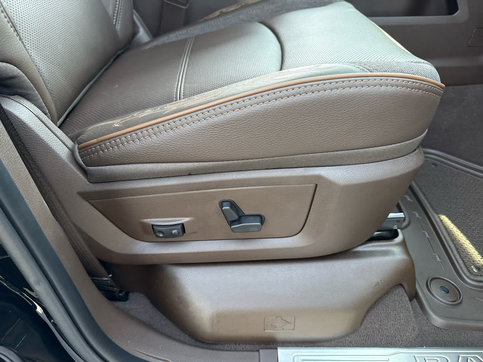 2026 RAM Ram 3500 RAM 3500 LIMITED LONGHORN CREW CAB 4X4 8' BOX