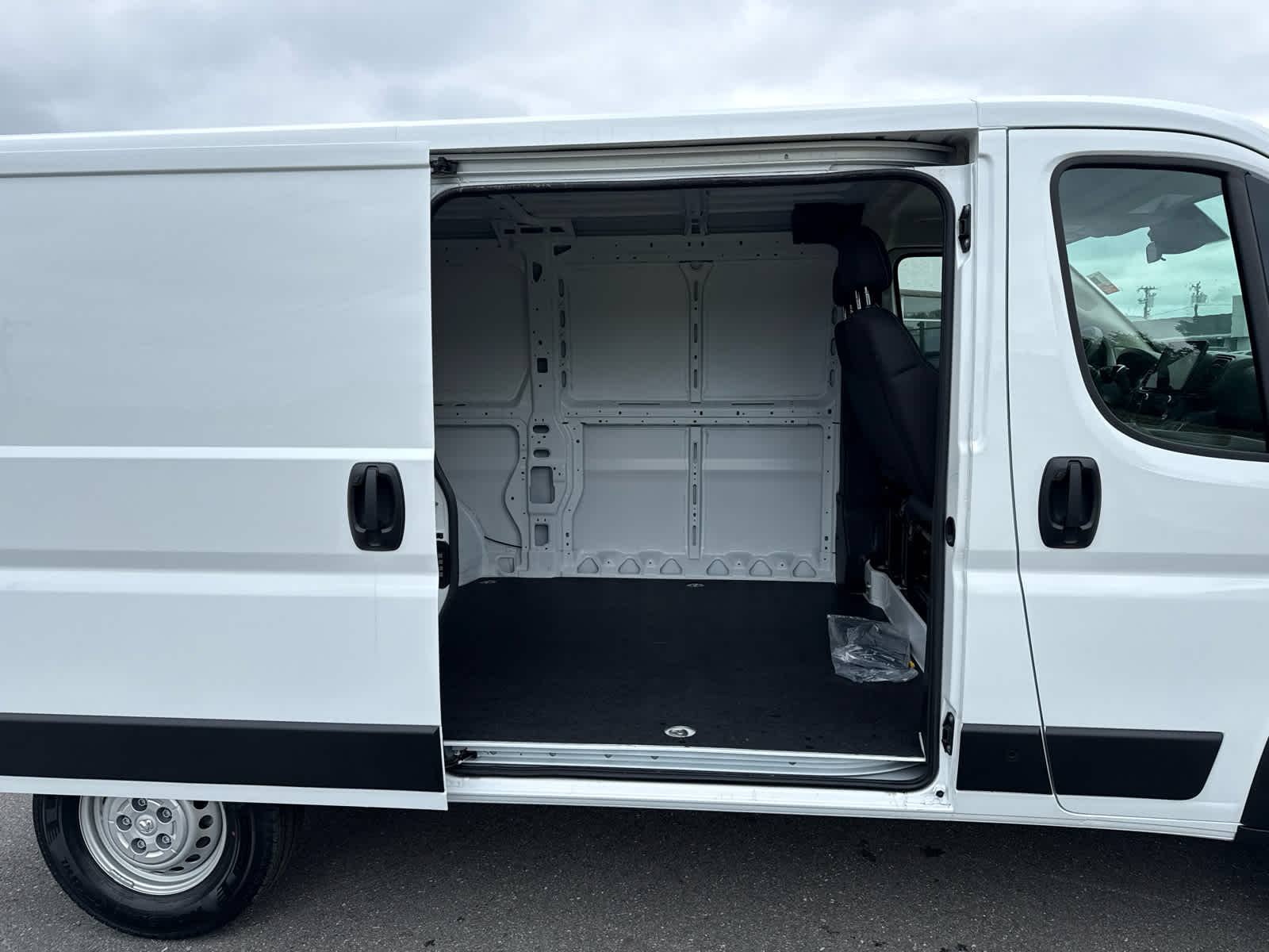 2026 RAM Ram ProMaster RAM PROMASTER 3500 TRADESMAN CARGO VAN LOW ROOF 136' WB