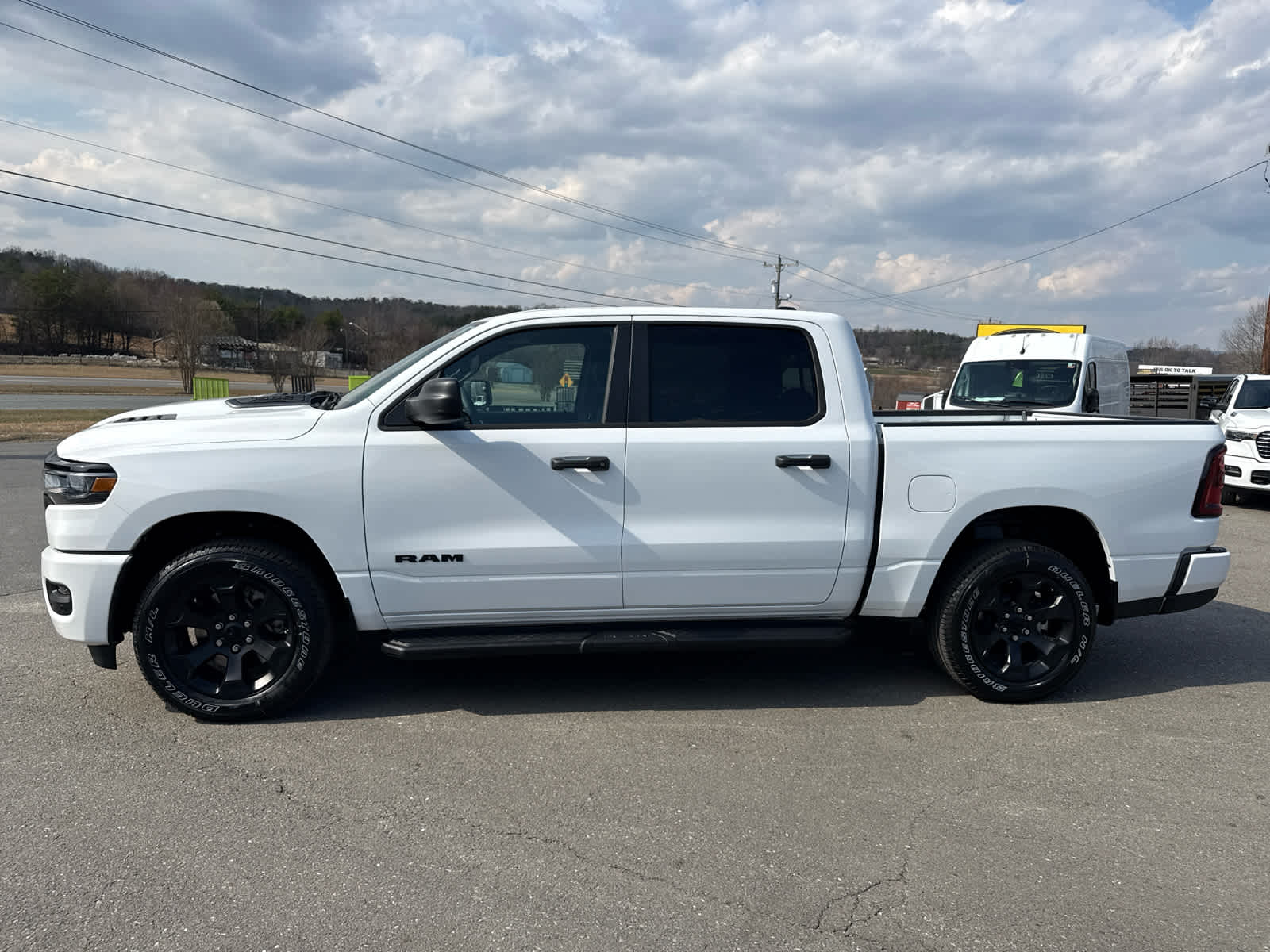 2026 RAM Ram 1500 RAM 1500 EXPRESS CREW CAB 4X4 5'7' BOX