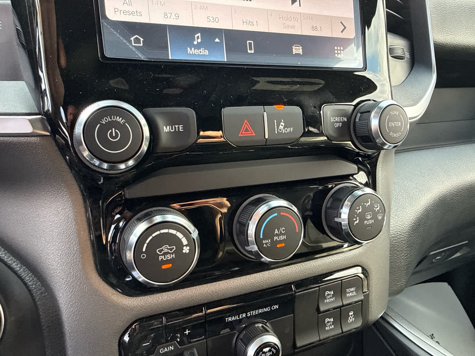 2026 RAM Ram 1500 RAM 1500 EXPRESS CREW CAB 4X4 5'7' BOX