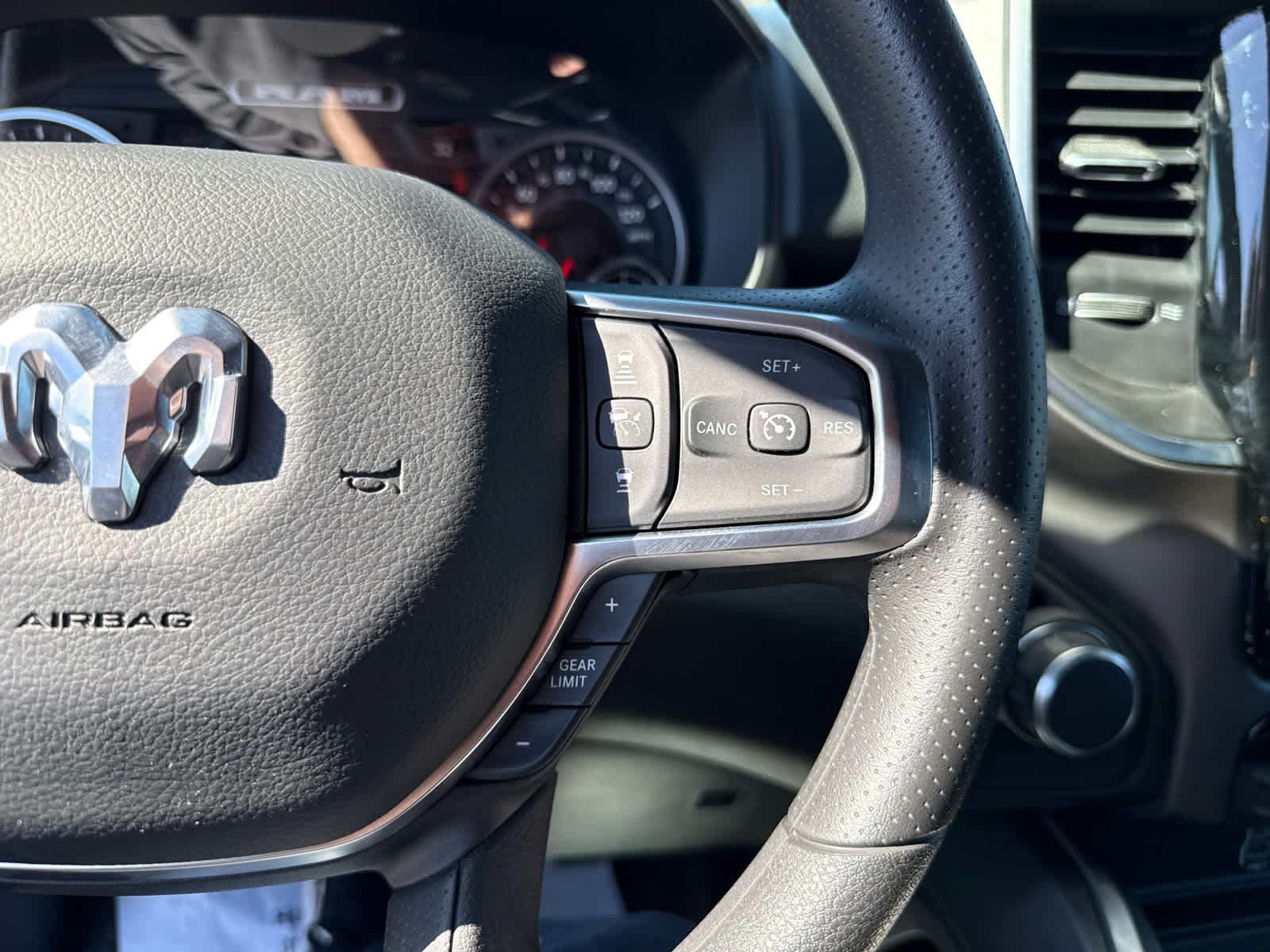 2026 RAM Ram 1500 RAM 1500 EXPRESS CREW CAB 4X4 5'7' BOX