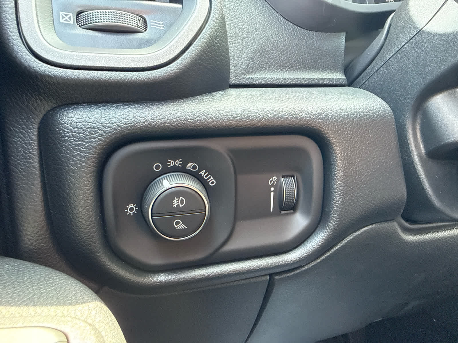 2026 RAM 2500 RAM 2500 TRADESMAN CREW CAB 4X4 6'4' BOX