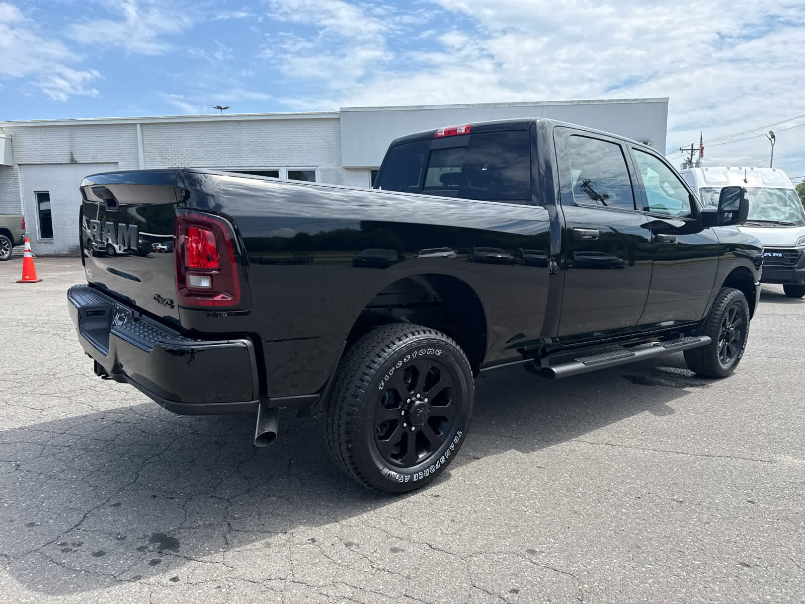 2026 RAM Ram 2500 RAM 2500 BLACK EXPRESS CREW CAB 4X4 6'4' BOX
