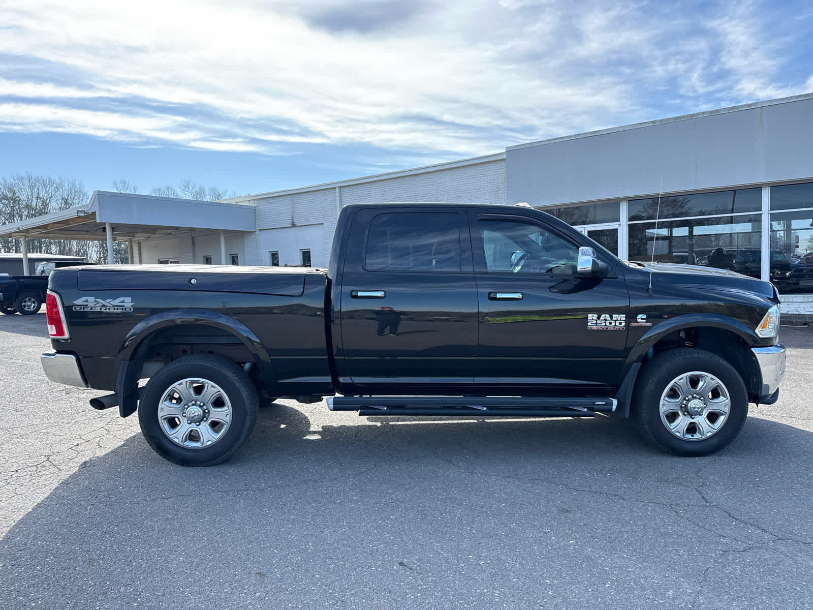 2018 RAM 2500 Laramie Crew Cab 4x4 6'4' Box