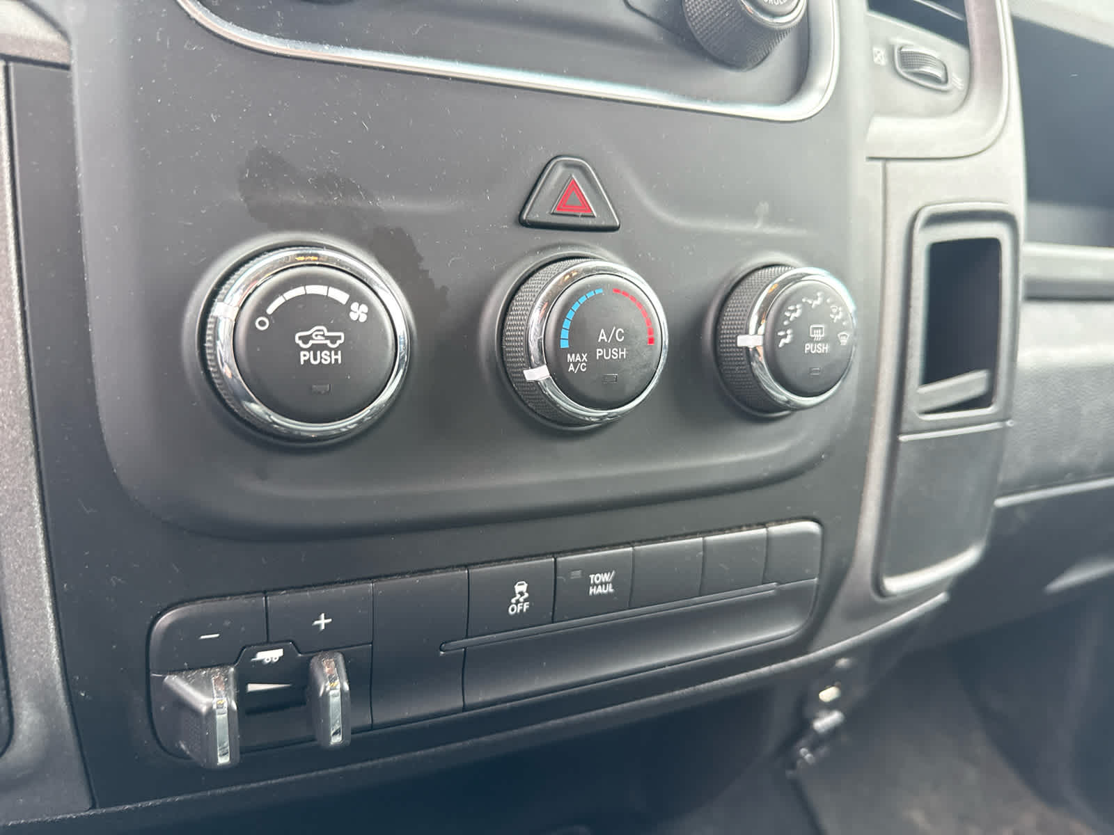 2018 RAM 2500 Tradesman Crew Cab 4x4 8' Box