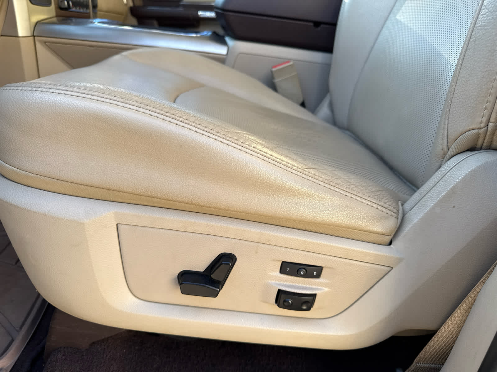 2017 RAM 2500 Laramie Mega Cab 4x4 6'4' Box