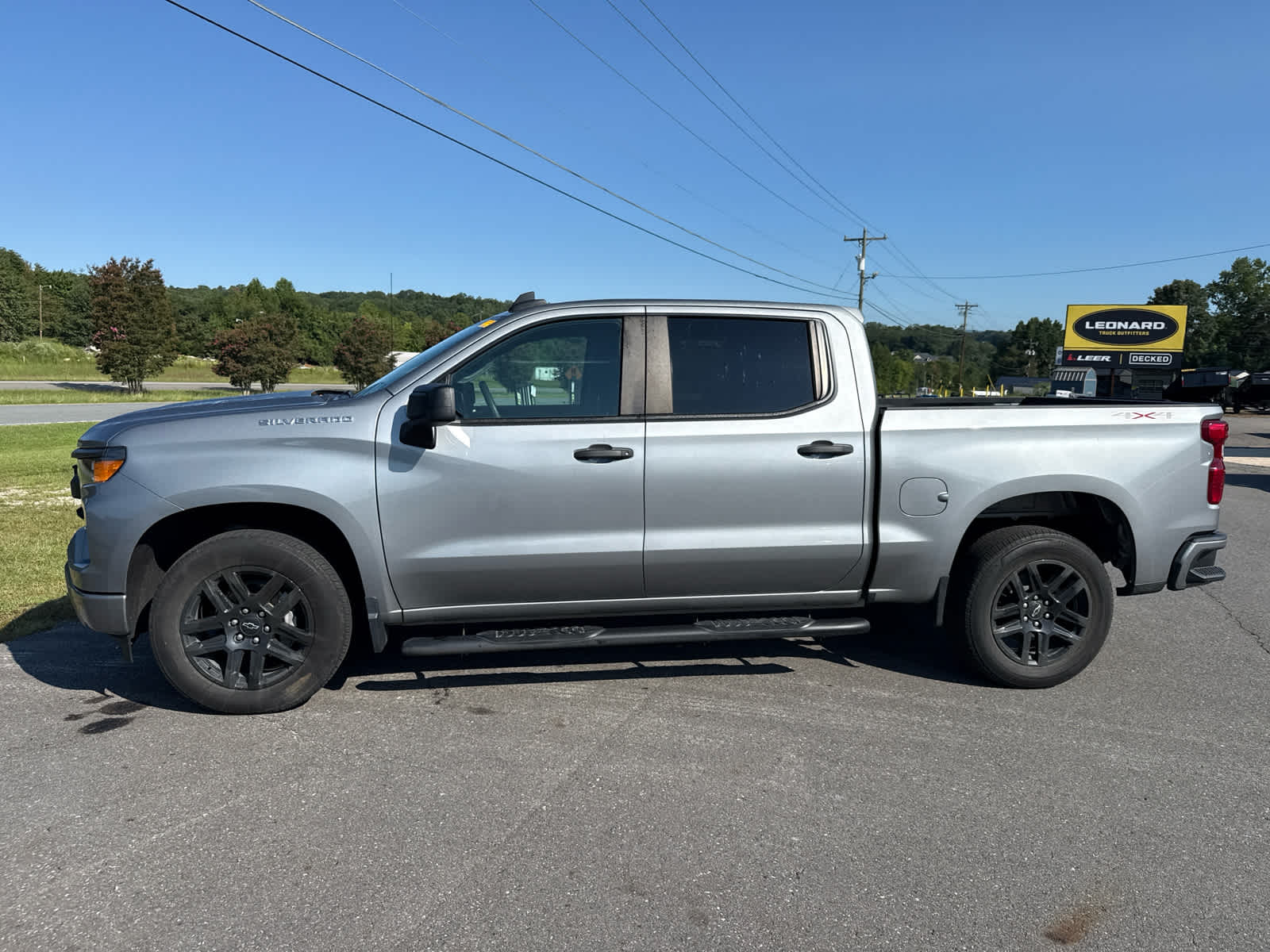 2023 Chevrolet Silverado 1500 4WD Crew Cab Short Bed Custom