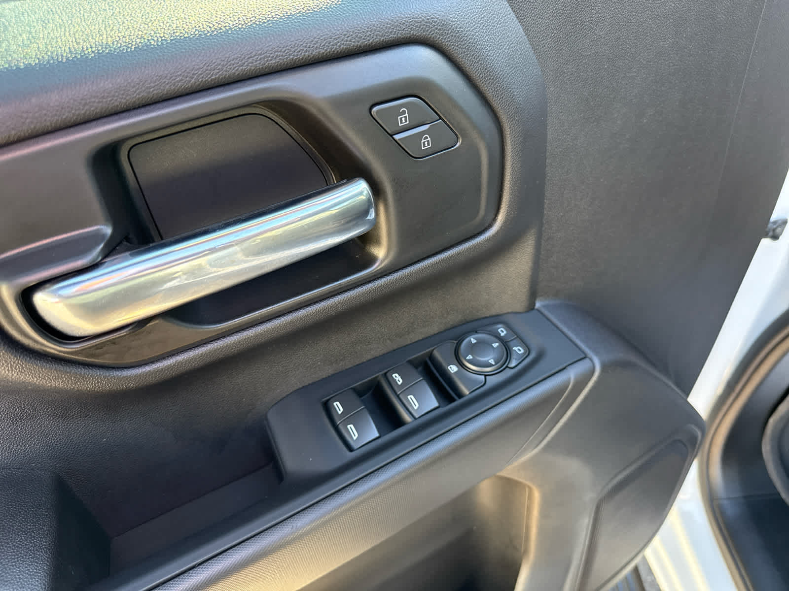 2024 Chevrolet Silverado 1500 4WD Crew Cab Short Bed Custom