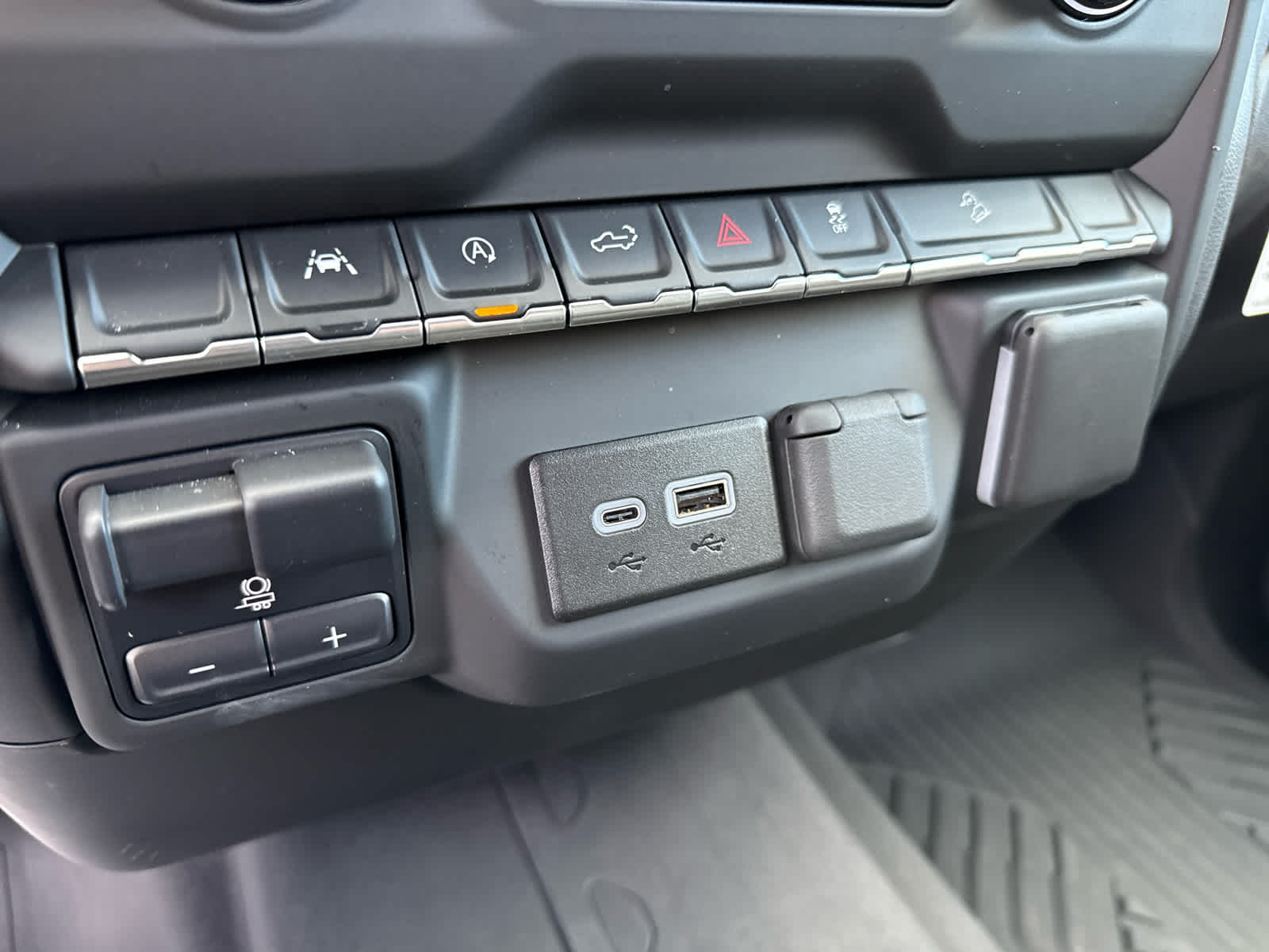 2024 Chevrolet Silverado 1500 4WD Crew Cab Short Bed Custom Trail Boss