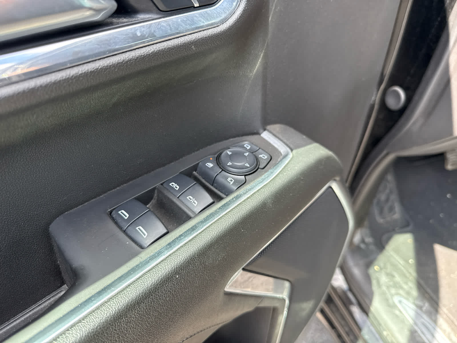 2025 GMC Sierra 1500 2WD Crew Cab Short Box SLT