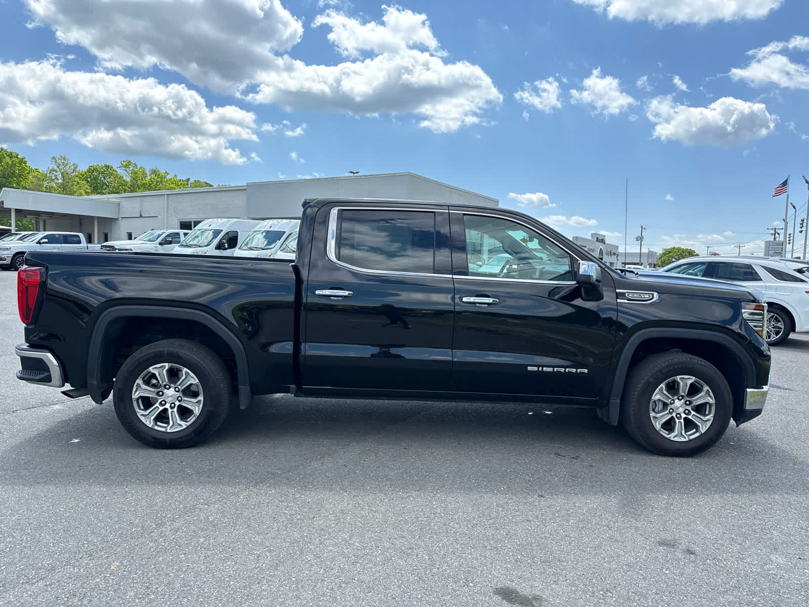 2025 GMC Sierra 1500 2WD Crew Cab Short Box SLT