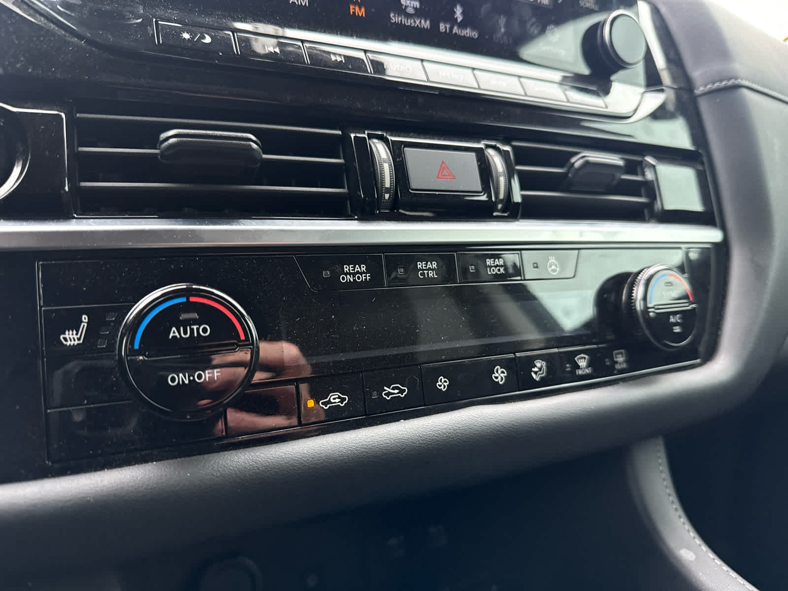 2025 Nissan Pathfinder SL FWD