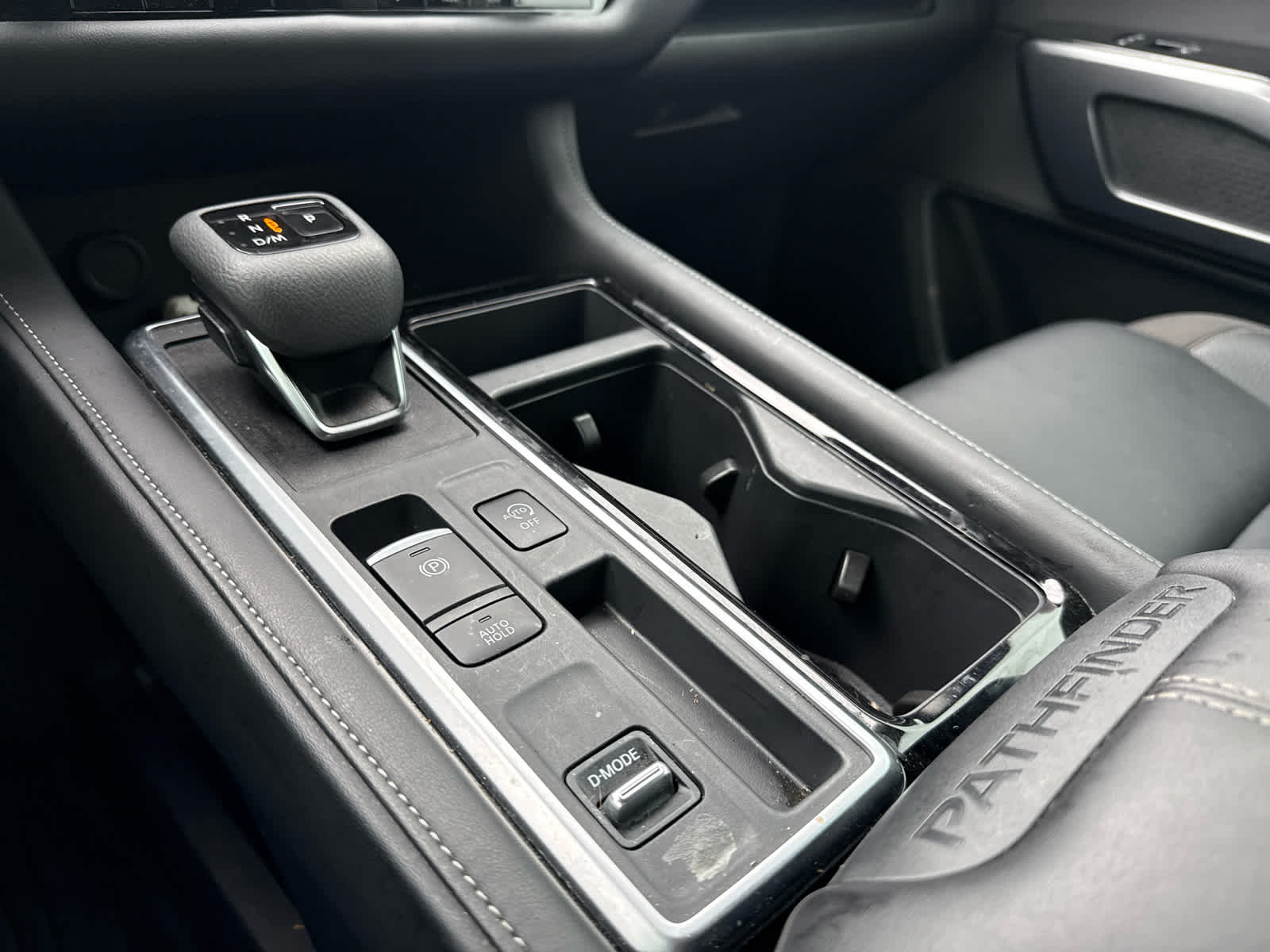 2025 Nissan Pathfinder SL FWD